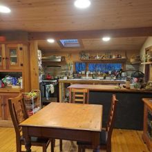 2 Naturgrundstücke mit Häusern und Wasserläufen in Südchile